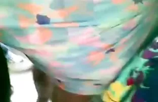 XXX شیرین جوجه ها تصمیم به سوپر کونهای بزرگ بازی نوار دارت