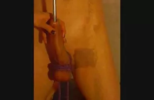 XXX دختر ارائه شده برای تست كون بزرك ویبره و او موافق