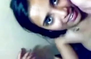 XXX زیبا, سبزه, در کون بزرگ وسکسی بالا بر ویبراتور