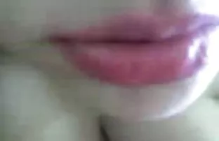 XXX دختر با سکسکون بزرگ قهوه ای رنگ مو در توسط استخر