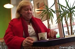 XXX سگ ماده, صعود از زنان سکسی کون بزرگ پله ها بالا که مایل به لذت بردن از
