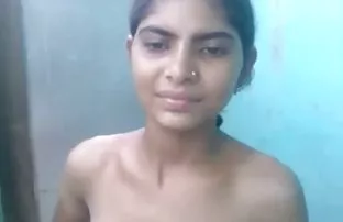 XXX جوجه جوان از دست داشتن بکارت آمد به طعم و کونزن بزرگ مزه در